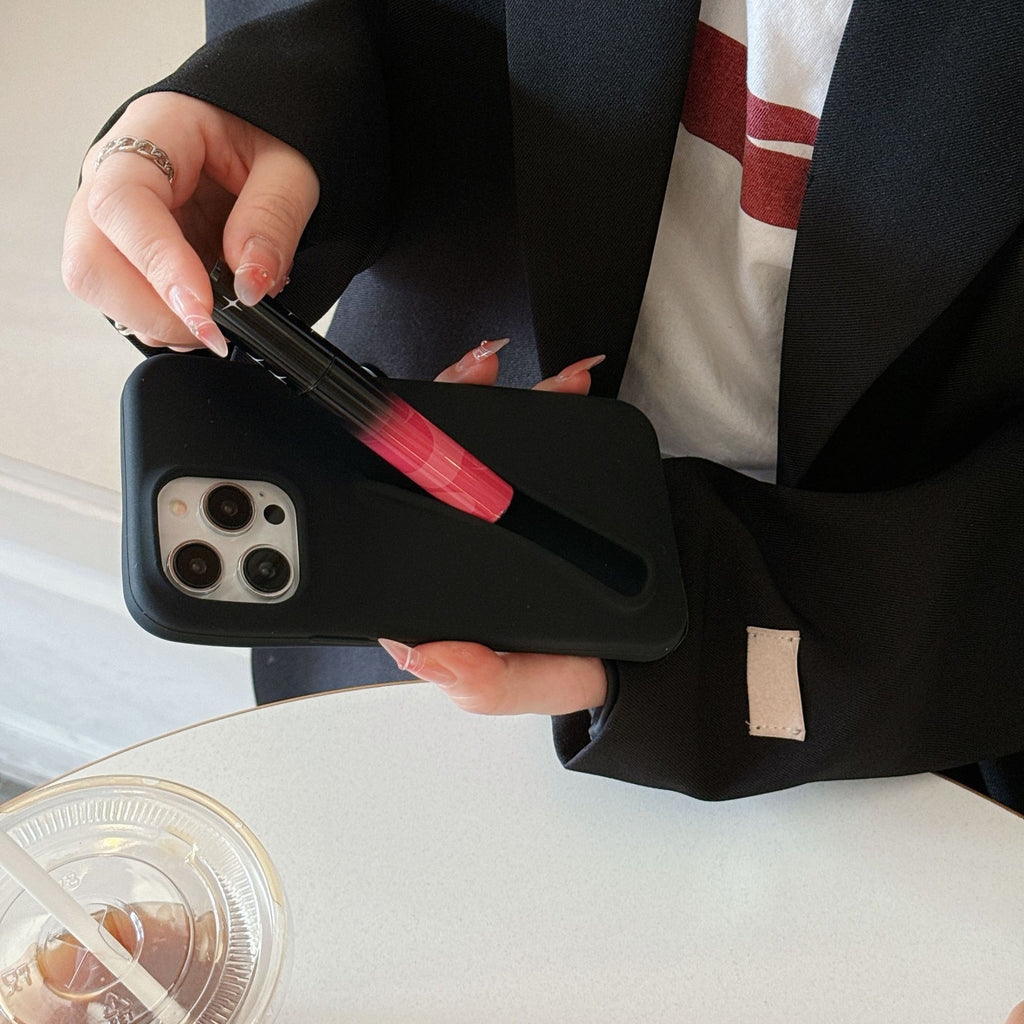 Peut contenir du rouge à lèvres, du gloss, un étui pour iPhone 15, un étui pour téléphone portable Apple 14, un étui en silicone 3D 13 12