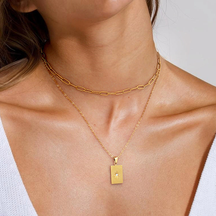 Collier à double couche avec pendentif étoile carrée en acier inoxydable