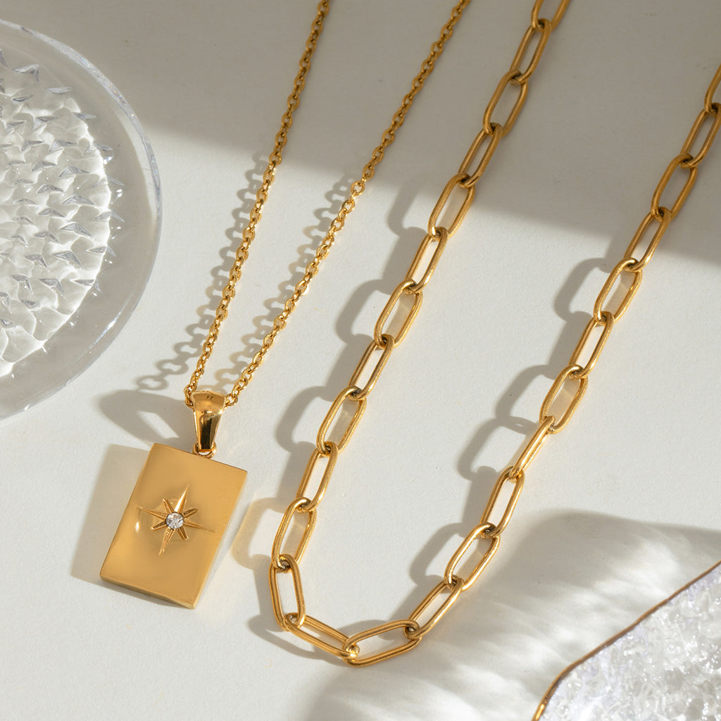 Collier à double couche avec pendentif étoile carrée en acier inoxydable