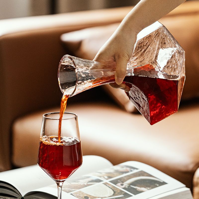 Copy of Wine Decanter Cube Diamond Breathable Rapid Wine Bottle for Home Luxury High-End Glass Red Wine Aerator