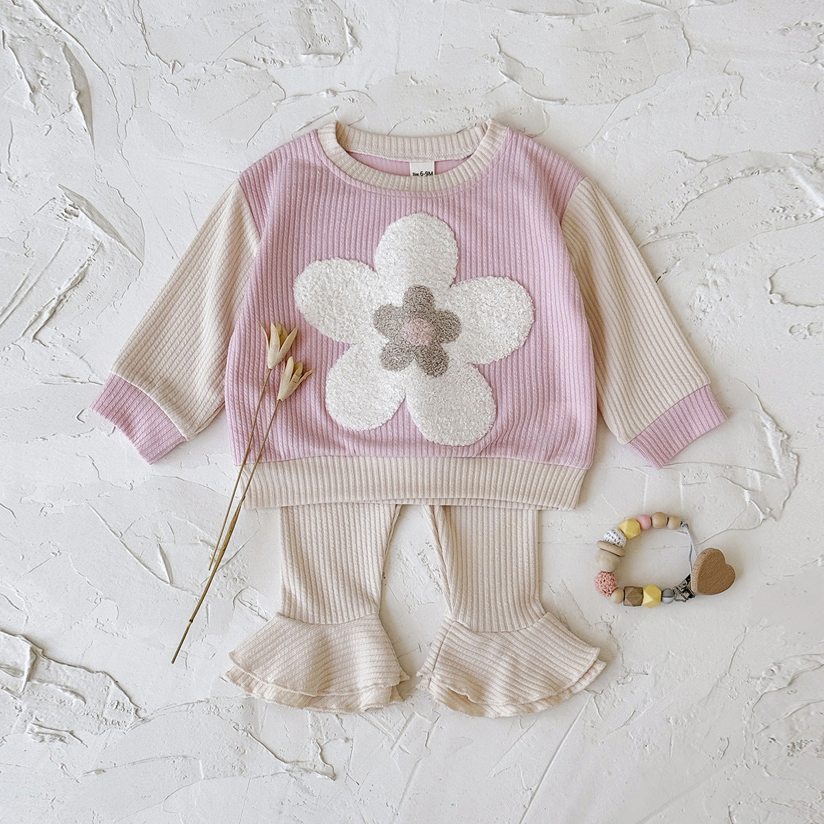 Sweatshirt set with flower patch embroidery and petal shaped pant legs