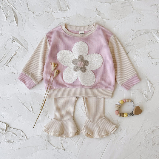 Sweatshirt set with flower patch embroidery and petal shaped pant legs