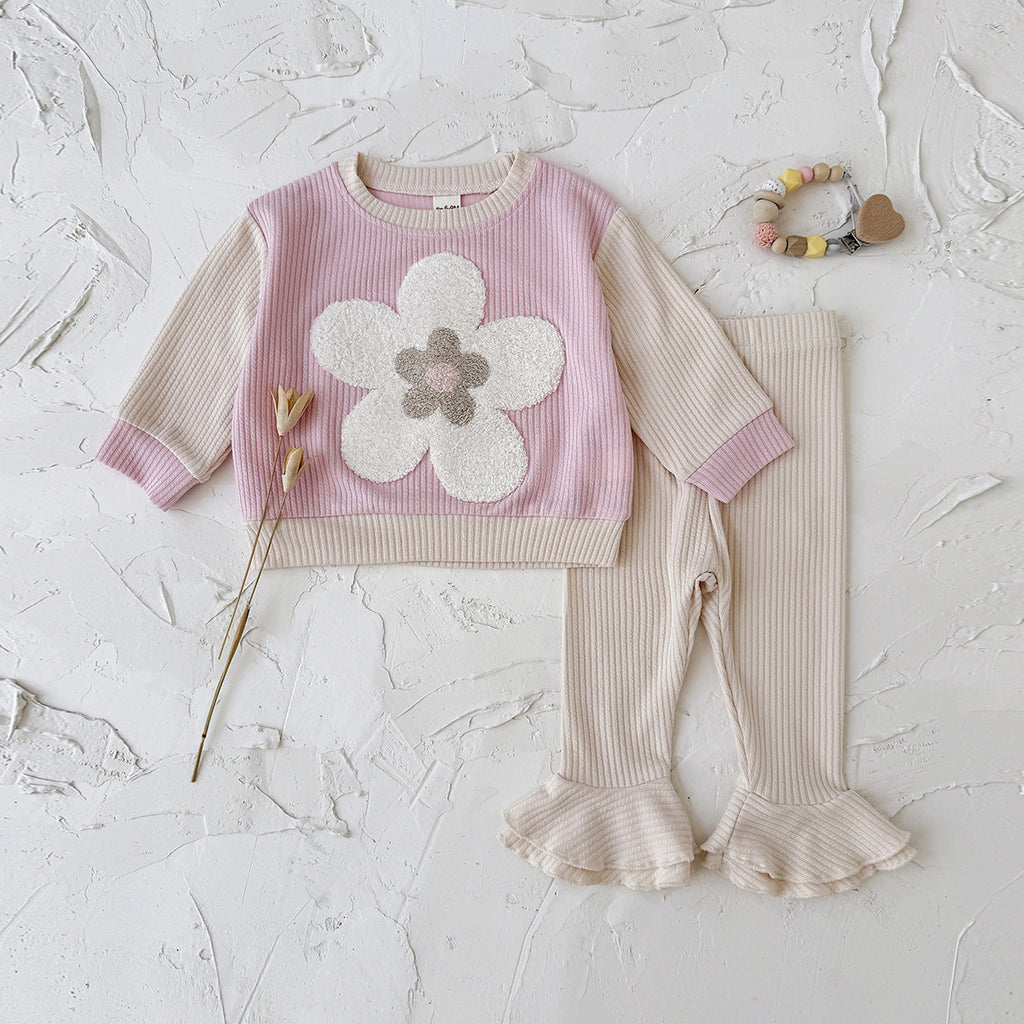 Sweatshirt set with flower patch embroidery and petal shaped pant legs