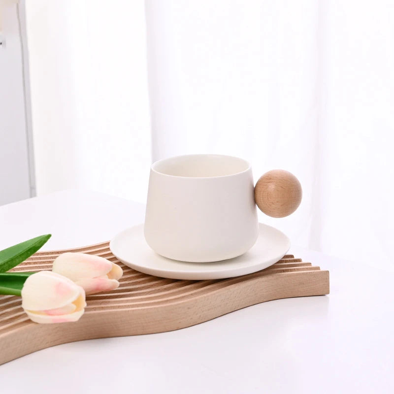 Ensemble tasse et soucoupe à café en céramique Tasses à expresso Poignée en bois de luxe léger Tasse à thé l'après-midi Tasses originales pour femmes Cadeaux de couple