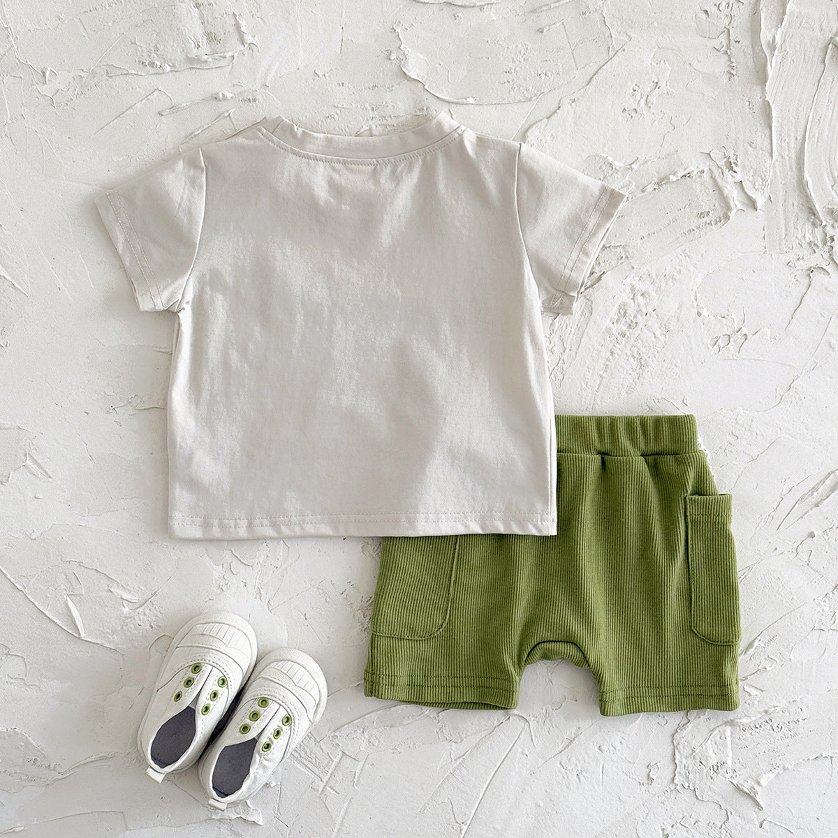 Letter sticker round neck short sleeved+solid color loose sports shorts set