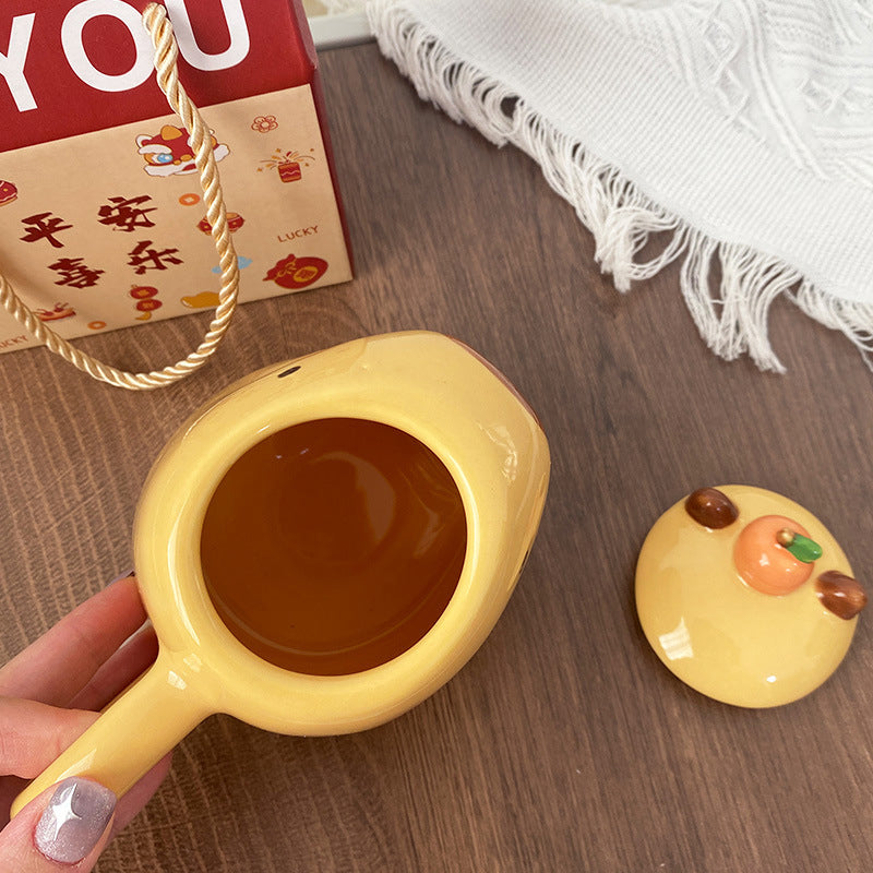 Lot de 2 mugs rigolos Capybara 3D : Mugs à poignées et couvercles, au design capybara 3D. Un excellent choix de cadeau pour les filles.