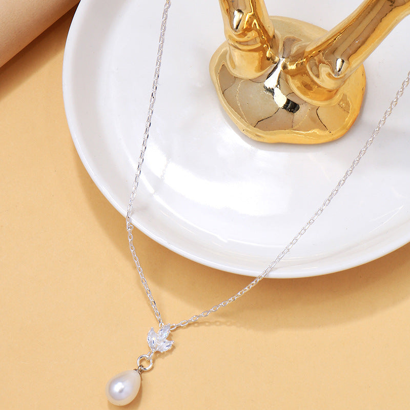 Chaîne de clavicule perle et zircon