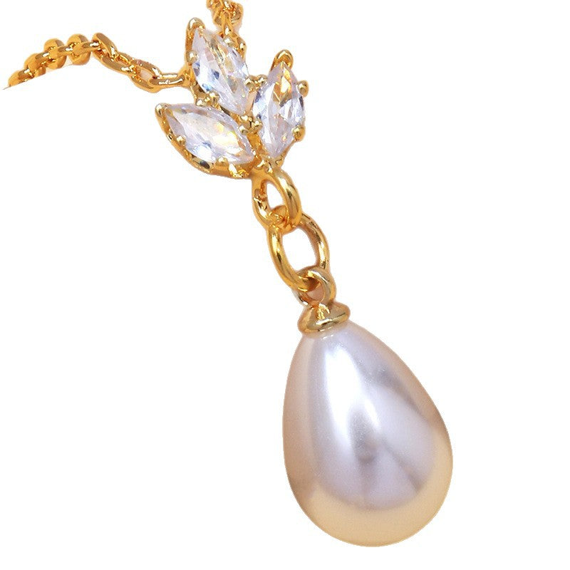 Chaîne de clavicule perle et zircon